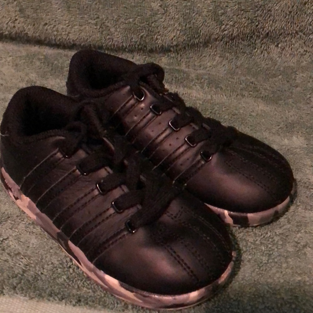 Black with camo KSwiss toddlers size 9 boys shoes